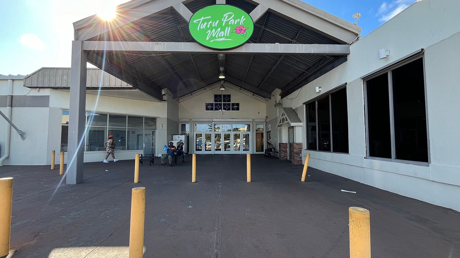 The entrance to Tutu Park Mall